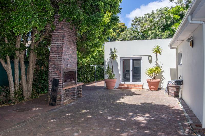To Let 4 Bedroom Property for Rent in Constantia Western Cape